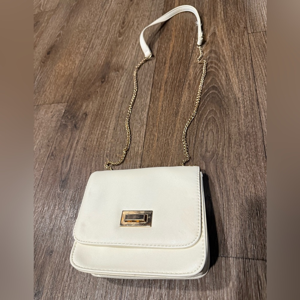 Who What Wear Ivory Bag with Gold Chain